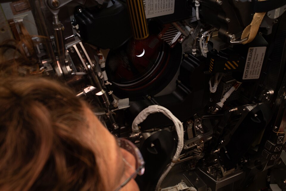 Christina Koch guarda la Terra - Home Sweet Home